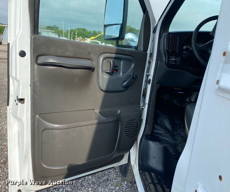 image for item KB9434 2002 Chevrolet Express  school bus