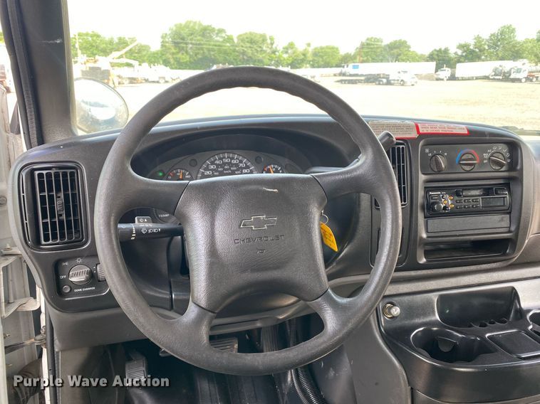 image for item KB9434 2002 Chevrolet Express  school bus