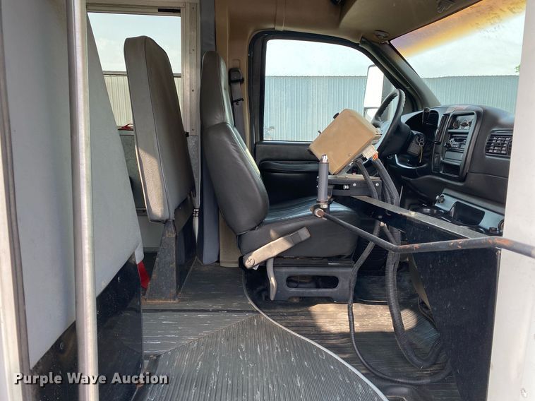 image for item KB9434 2002 Chevrolet Express  school bus