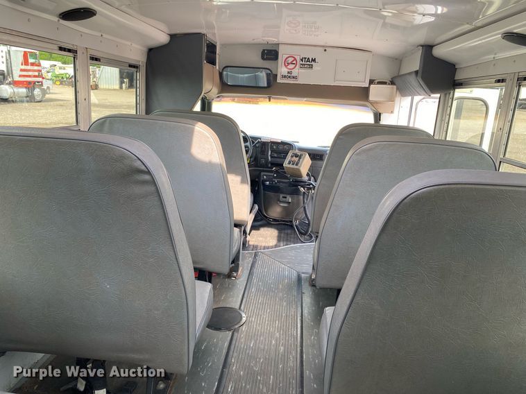 image for item KB9434 2002 Chevrolet Express  school bus