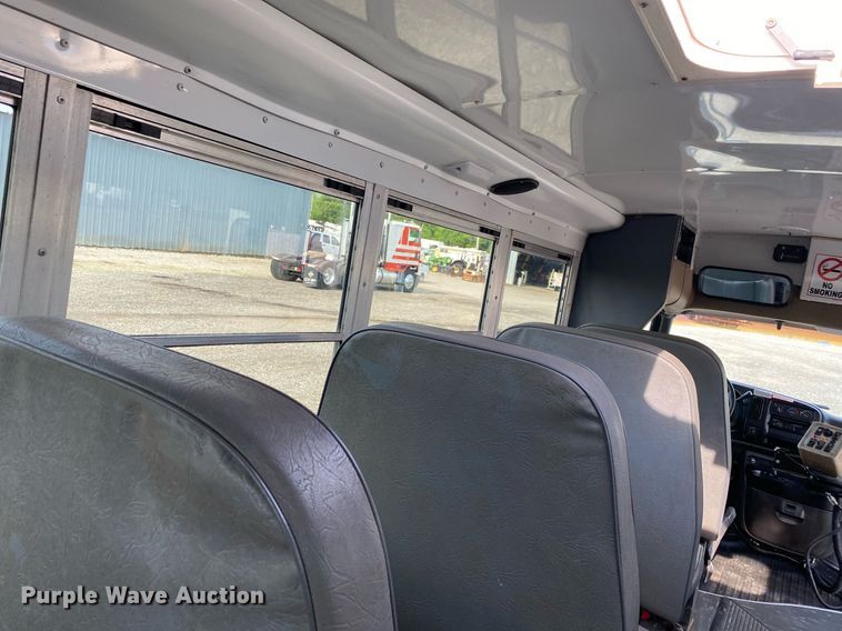 image for item KB9434 2002 Chevrolet Express  school bus