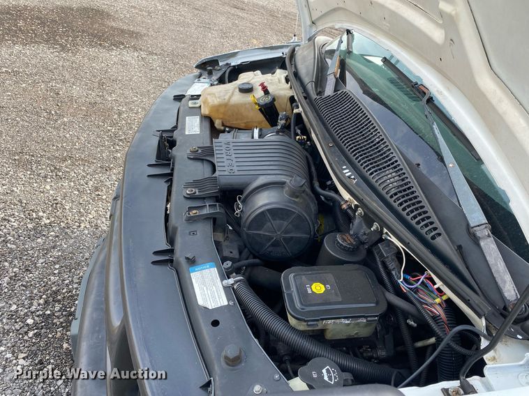 image for item KB9434 2002 Chevrolet Express  school bus