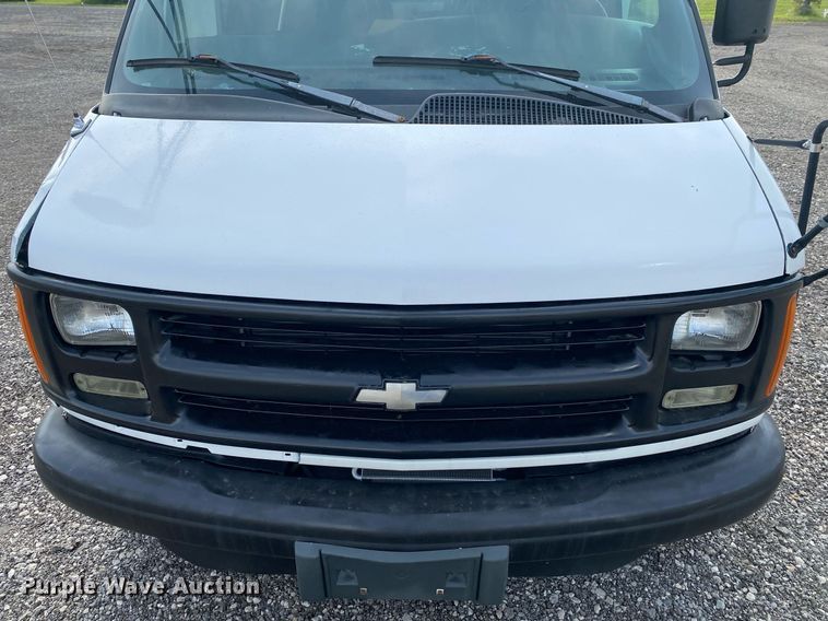 image for item KB9434 2002 Chevrolet Express  school bus