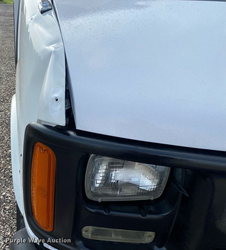 image for item KB9434 2002 Chevrolet Express  school bus