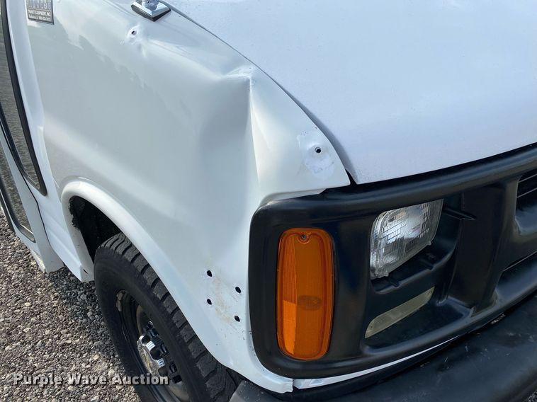 image for item KB9434 2002 Chevrolet Express  school bus