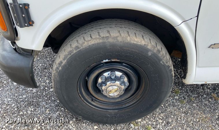 image for item KB9434 2002 Chevrolet Express  school bus