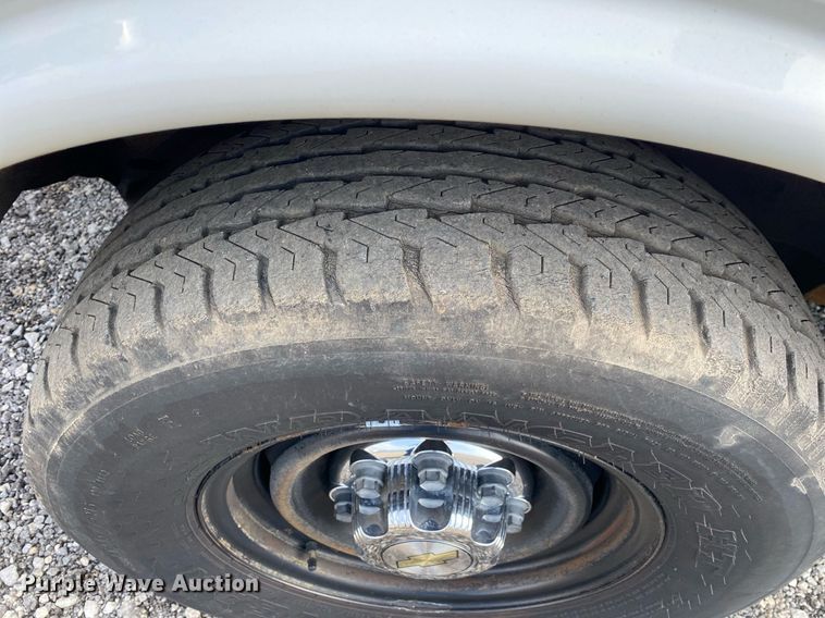 image for item KB9434 2002 Chevrolet Express  school bus