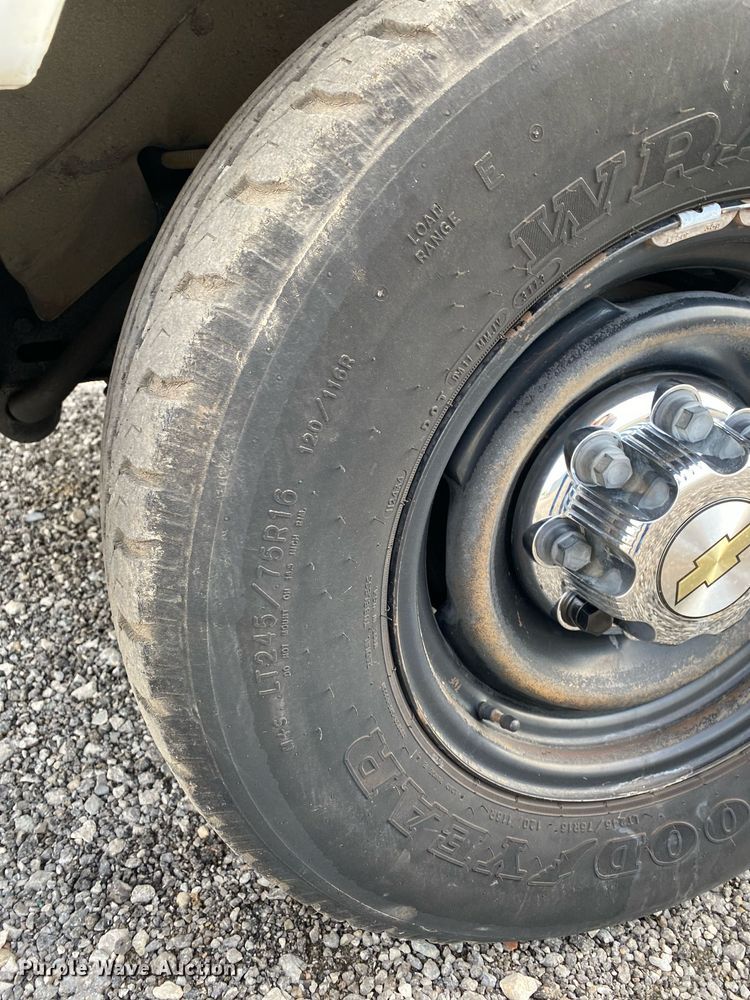 image for item KB9434 2002 Chevrolet Express  school bus