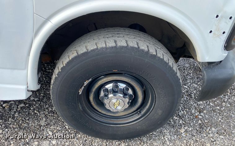 image for item KB9434 2002 Chevrolet Express  school bus