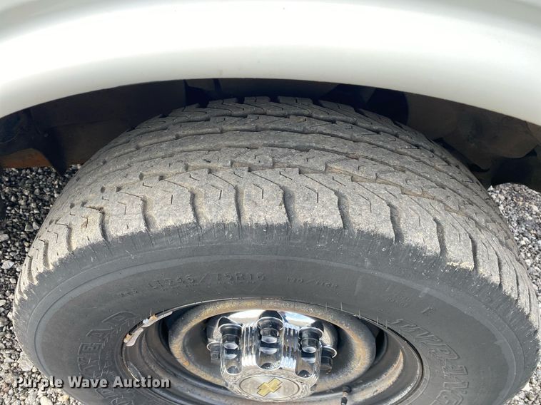 image for item KB9434 2002 Chevrolet Express  school bus