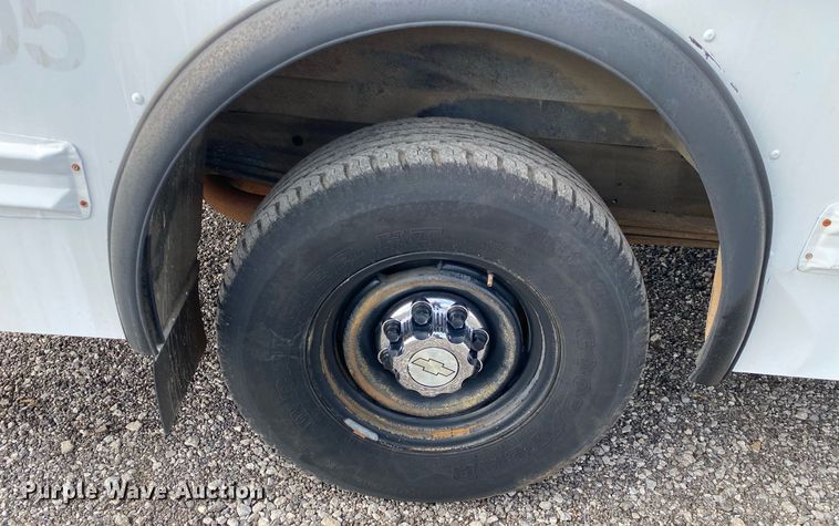 image for item KB9434 2002 Chevrolet Express  school bus