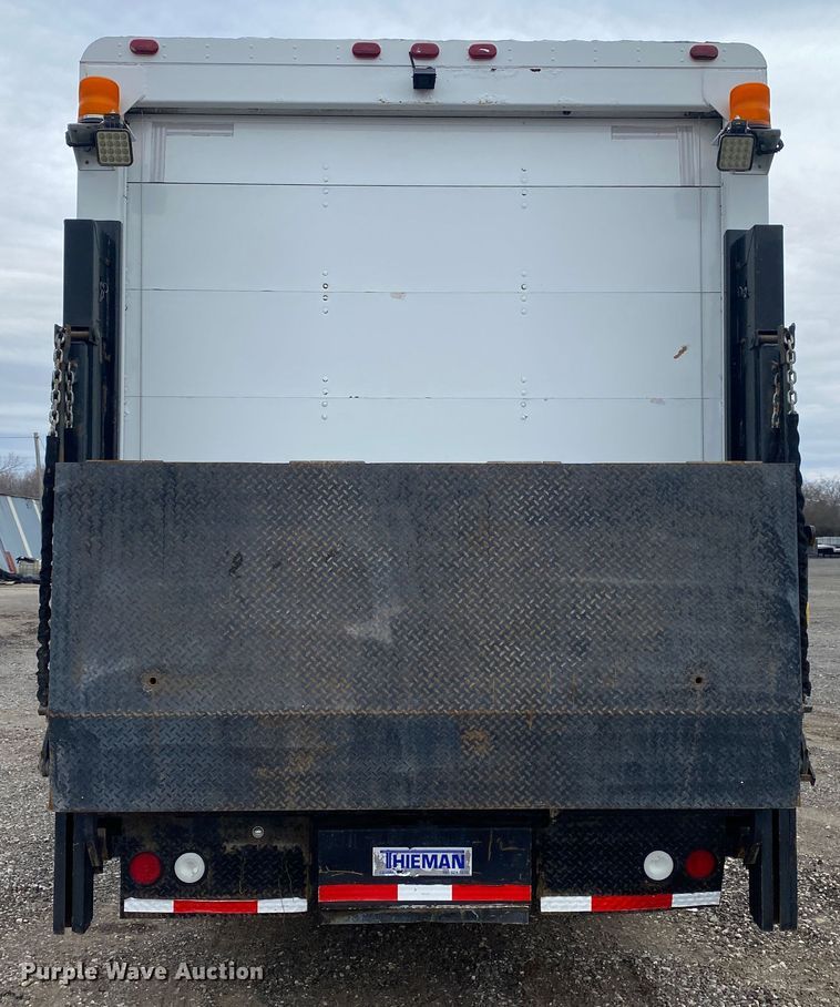 image for item KB9592 2004 International 4400  box truck