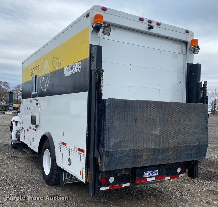 image for item KB9592 2004 International 4400  box truck