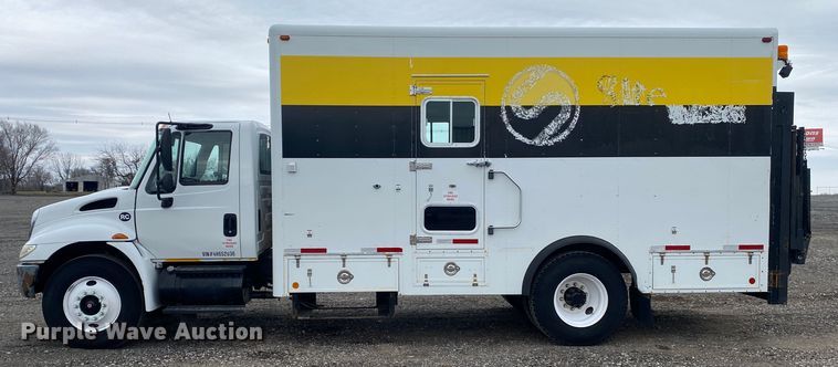 image for item KB9592 2004 International 4400  box truck