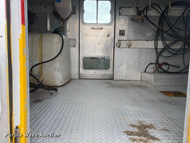 image for item KB9592 2004 International 4400  box truck