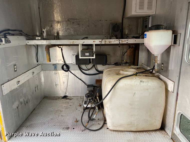 image for item KB9592 2004 International 4400  box truck