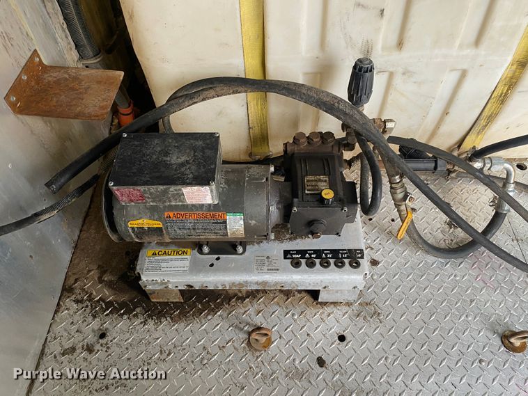 image for item KB9592 2004 International 4400  box truck