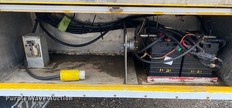 image for item KB9592 2004 International 4400  box truck