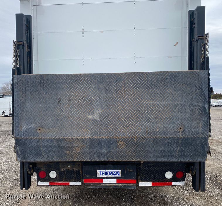 image for item KB9592 2004 International 4400  box truck