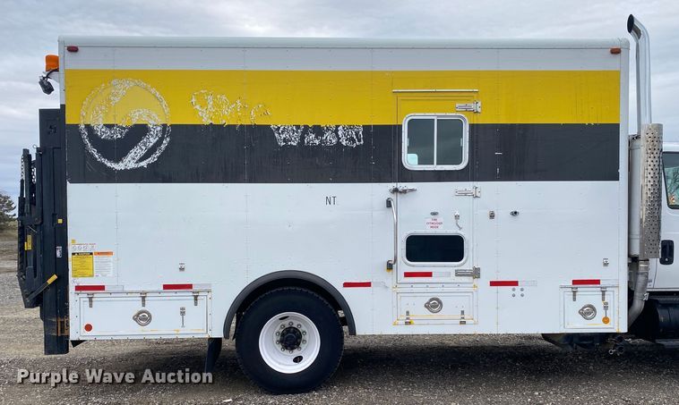 image for item KB9592 2004 International 4400  box truck