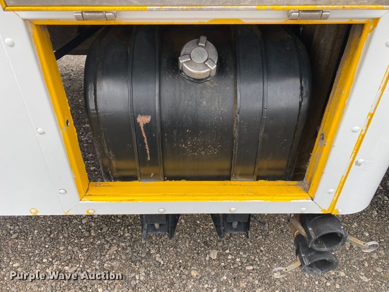 image for item KB9592 2004 International 4400  box truck