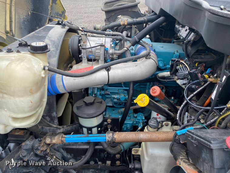 image for item KB9592 2004 International 4400  box truck