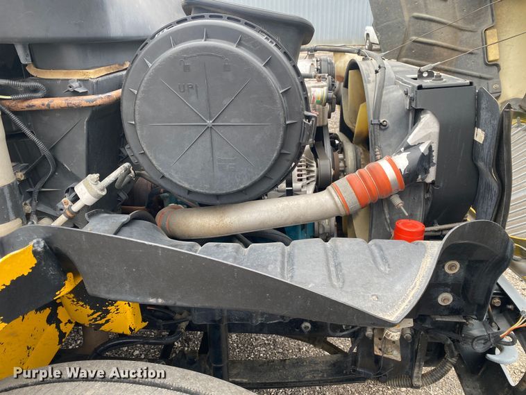 image for item KB9592 2004 International 4400  box truck