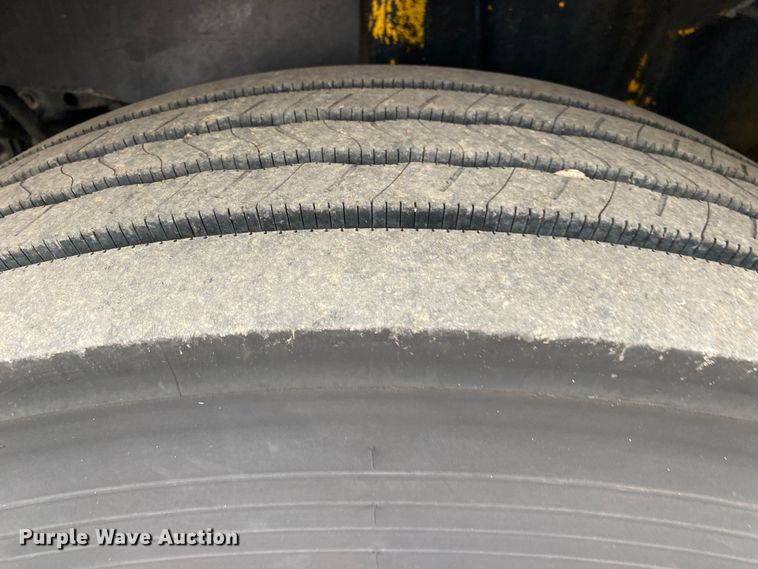 image for item KB9592 2004 International 4400  box truck