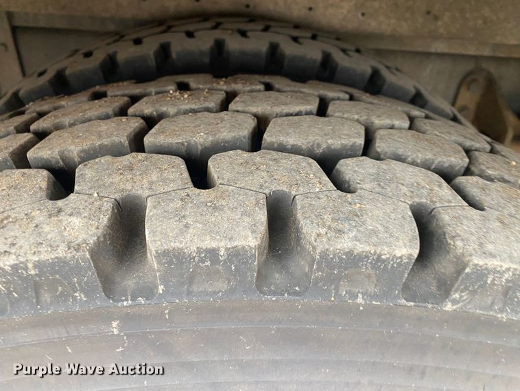 image for item KB9592 2004 International 4400  box truck