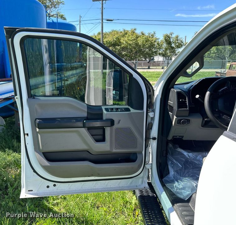 image for item KL9049 2018 Ford F250 Super Duty  Crew Cab pickup truck