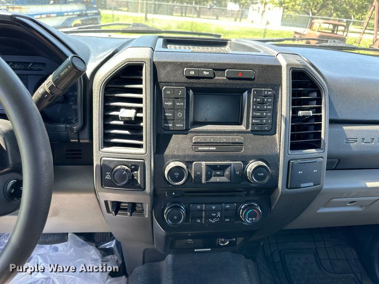 image for item KL9049 2018 Ford F250 Super Duty  Crew Cab pickup truck