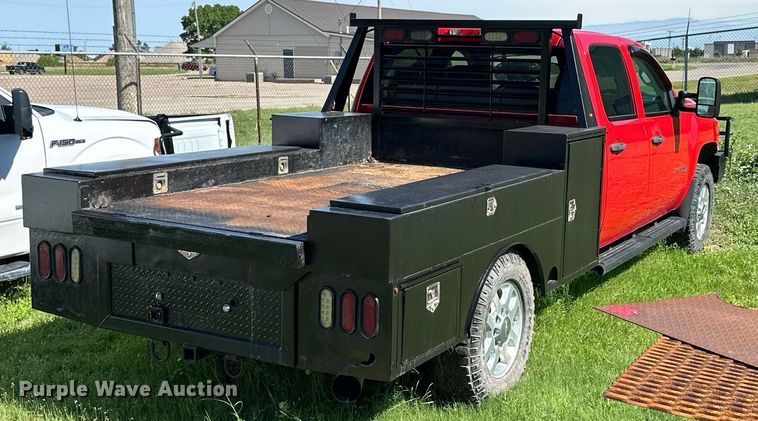 image for item KL9052 2013 Chevrolet Silverado 3500HD  Crew Cab flatbed pickup truck