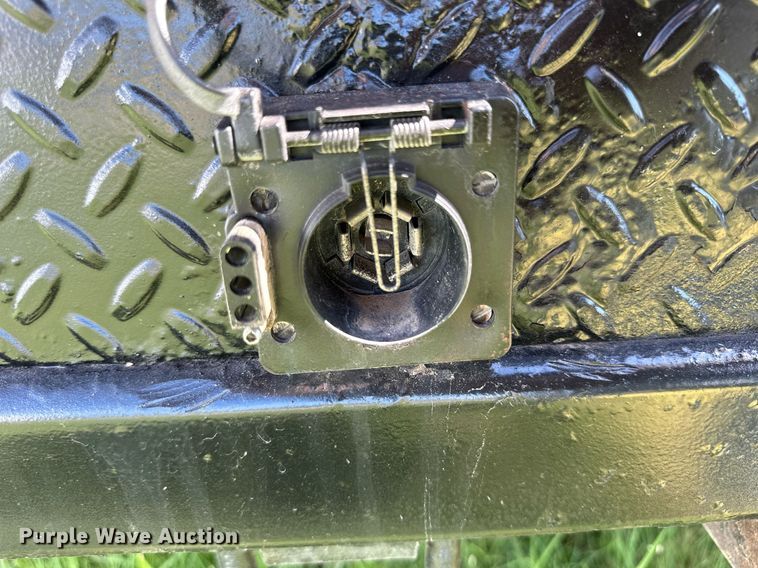 image for item KL9052 2013 Chevrolet Silverado 3500HD  Crew Cab flatbed pickup truck