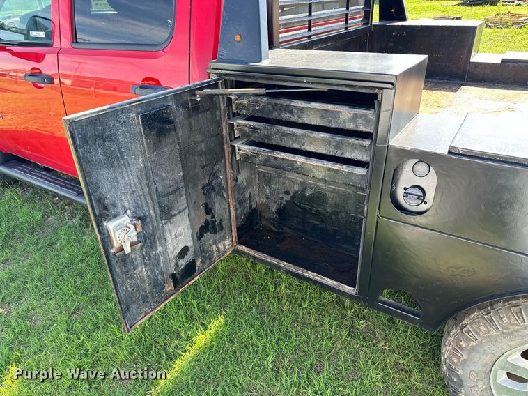 image for item KL9052 2013 Chevrolet Silverado 3500HD  Crew Cab flatbed pickup truck