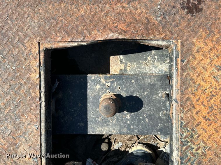 image for item KL9052 2013 Chevrolet Silverado 3500HD  Crew Cab flatbed pickup truck