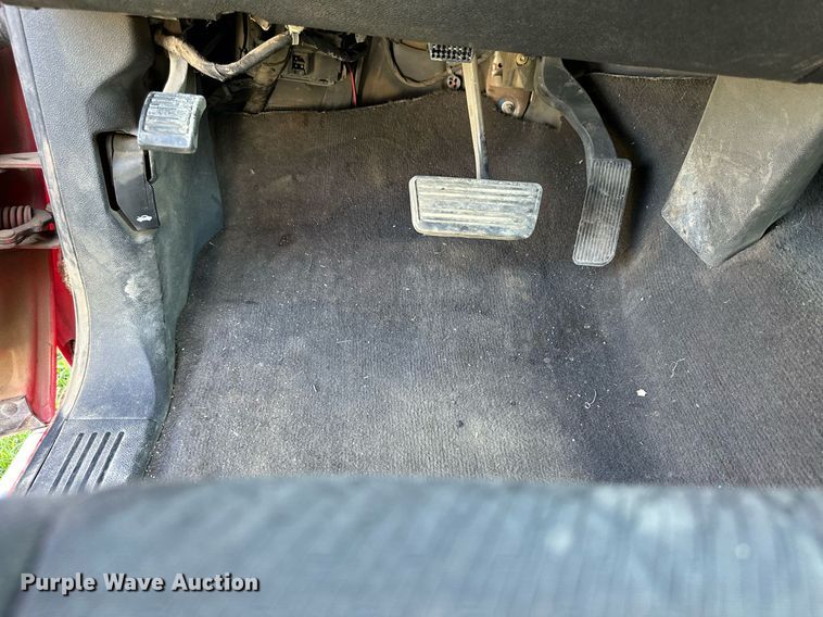 image for item KL9052 2013 Chevrolet Silverado 3500HD  Crew Cab flatbed pickup truck