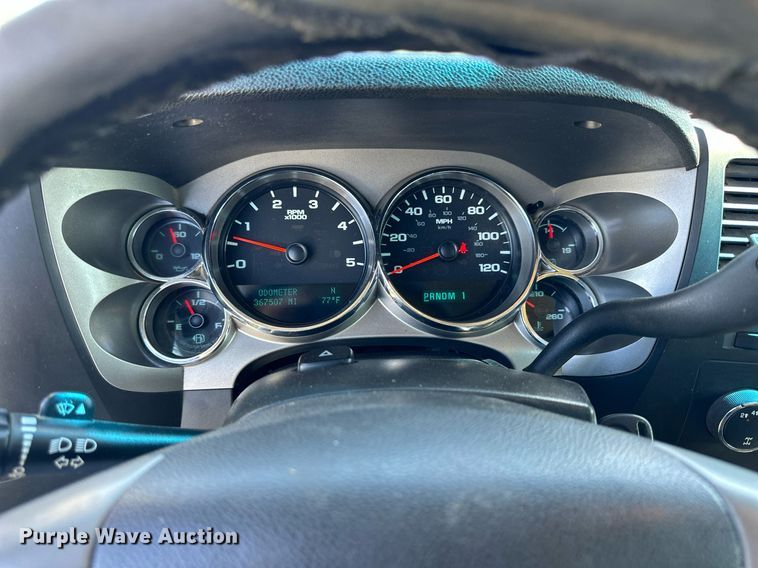 image for item KL9052 2013 Chevrolet Silverado 3500HD  Crew Cab flatbed pickup truck