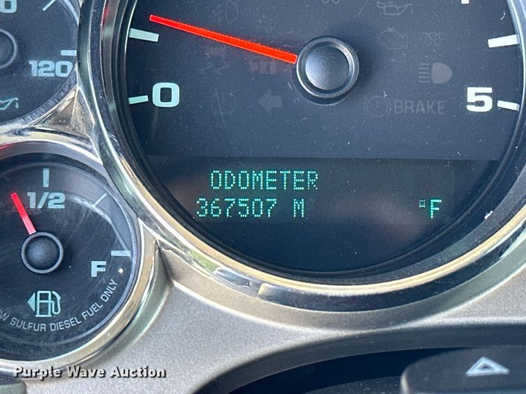 image for item KL9052 2013 Chevrolet Silverado 3500HD  Crew Cab flatbed pickup truck