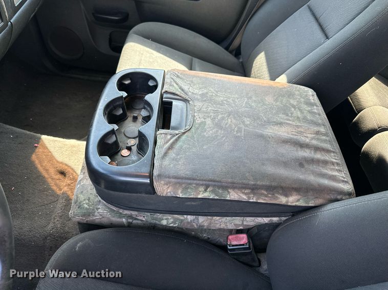 image for item KL9052 2013 Chevrolet Silverado 3500HD  Crew Cab flatbed pickup truck