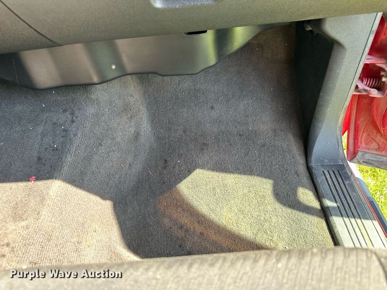 image for item KL9052 2013 Chevrolet Silverado 3500HD  Crew Cab flatbed pickup truck