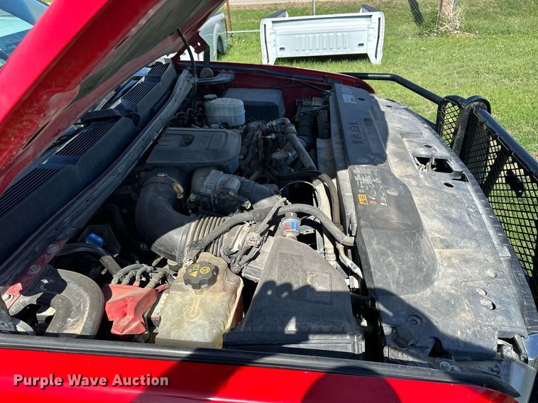 image for item KL9052 2013 Chevrolet Silverado 3500HD  Crew Cab flatbed pickup truck