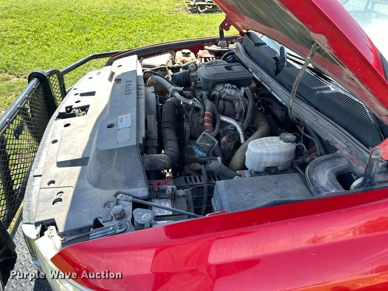 image for item KL9052 2013 Chevrolet Silverado 3500HD  Crew Cab flatbed pickup truck