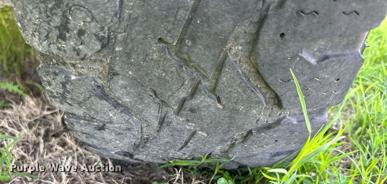 image for item KL9052 2013 Chevrolet Silverado 3500HD  Crew Cab flatbed pickup truck