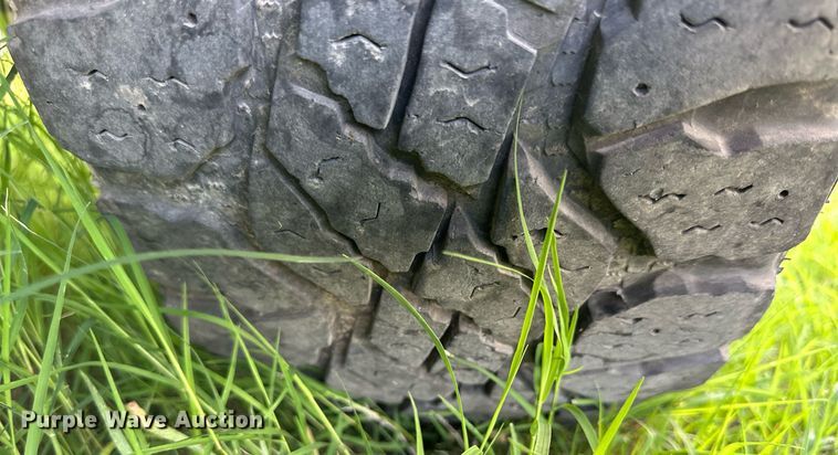 image for item KL9052 2013 Chevrolet Silverado 3500HD  Crew Cab flatbed pickup truck