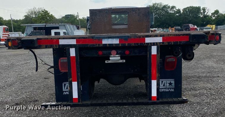 image for item KW9257 2005 Chevrolet C7500  flatbed truck