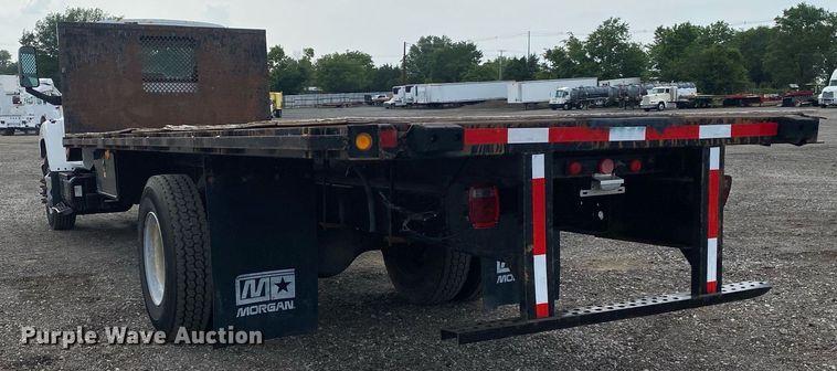 image for item KW9257 2005 Chevrolet C7500  flatbed truck