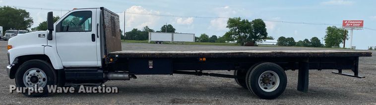 image for item KW9257 2005 Chevrolet C7500  flatbed truck
