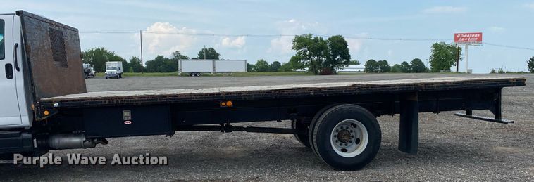 image for item KW9257 2005 Chevrolet C7500  flatbed truck