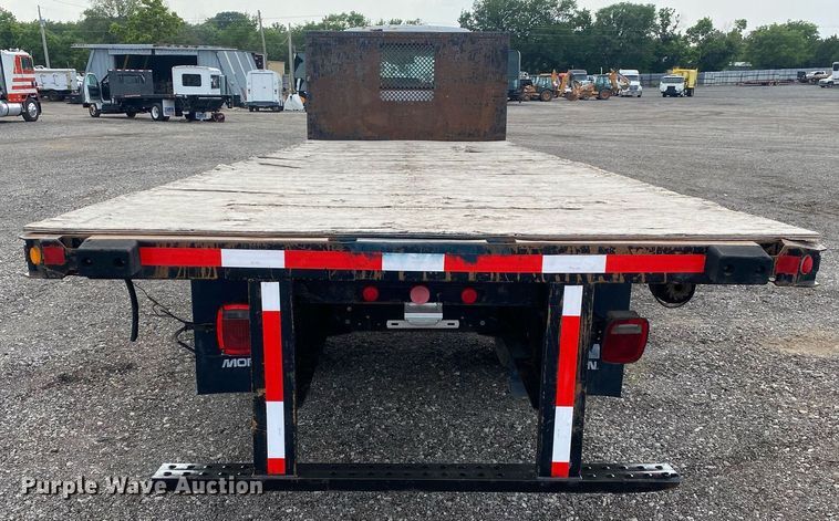image for item KW9257 2005 Chevrolet C7500  flatbed truck