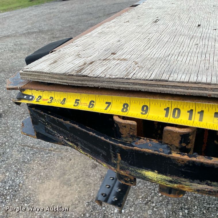 image for item KW9257 2005 Chevrolet C7500  flatbed truck